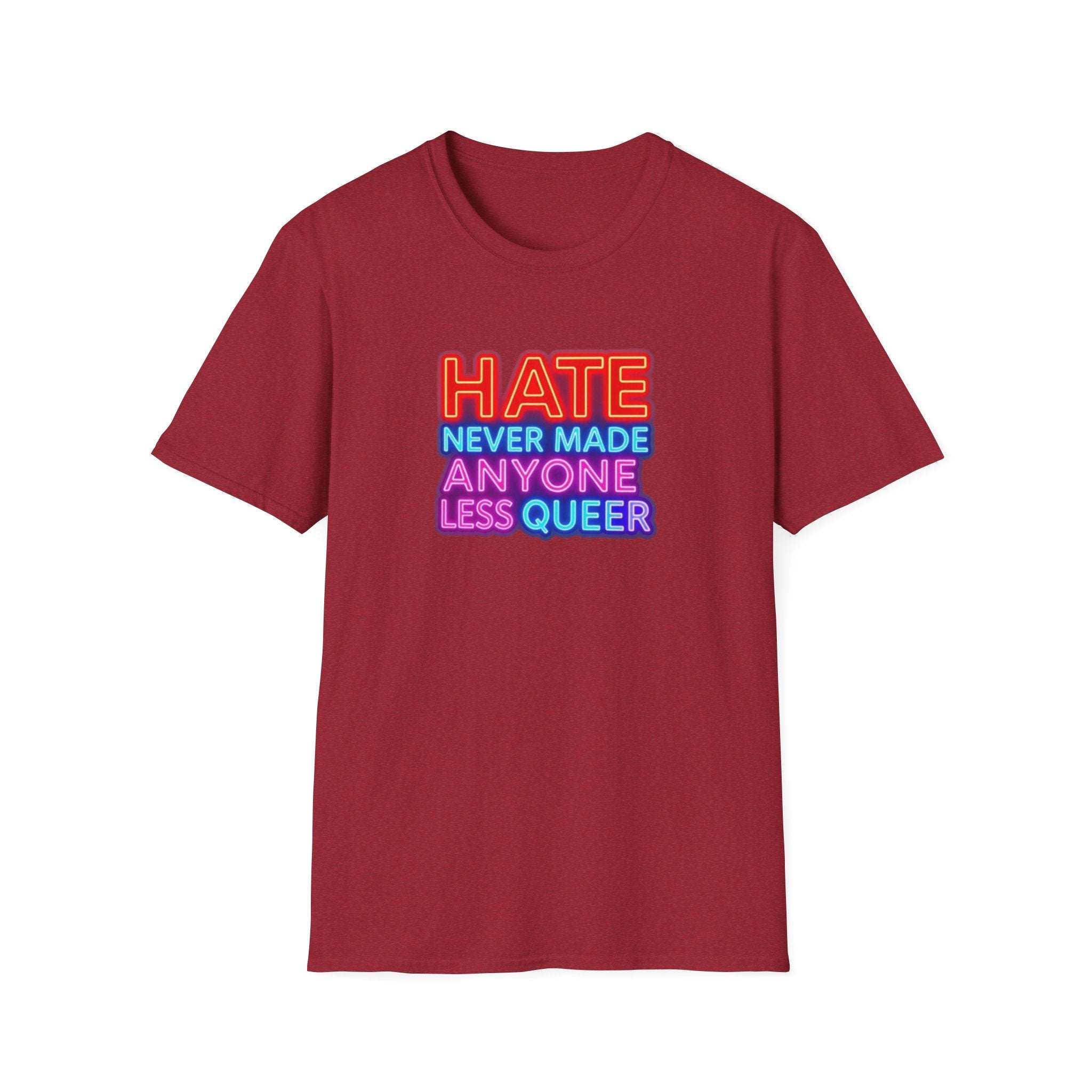 Camiseta unisex Orgullo LGBTQ+: "El odio nunca ha hecho a nadie menos queer" y "Todos pertenecemos".
