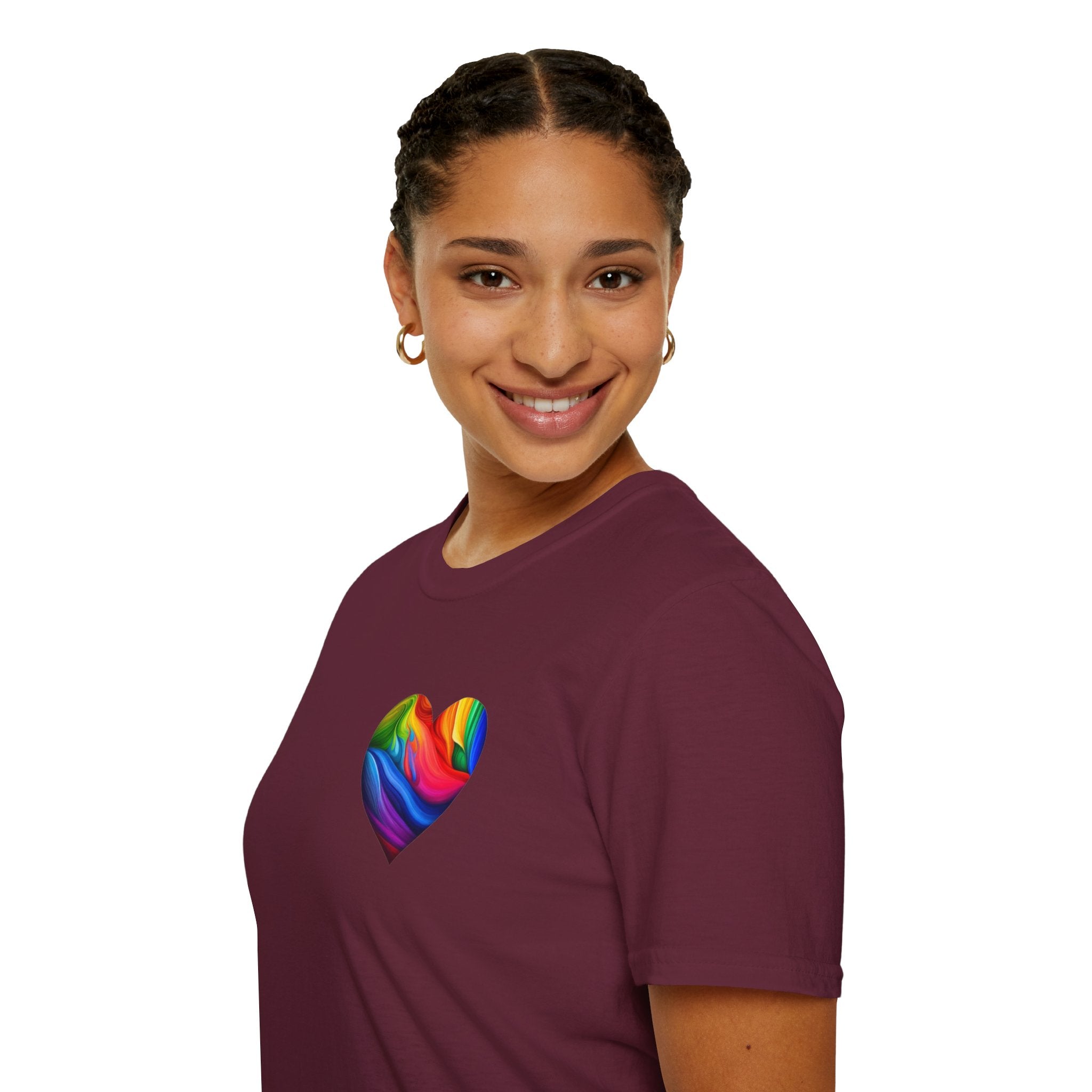 Camiseta unisex Softstyle - Diseño de corazón de orgullo con la frase 'La existencia es resistencia'