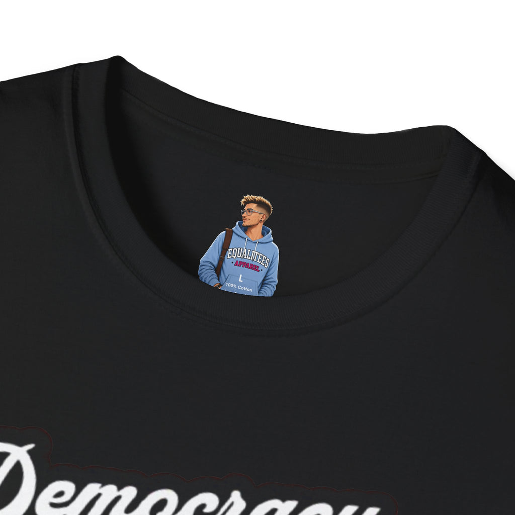 Camiseta unisex de estilo suave con gráficos "La democracia importa" y "Nosotros, el pueblo, estamos cabreados".