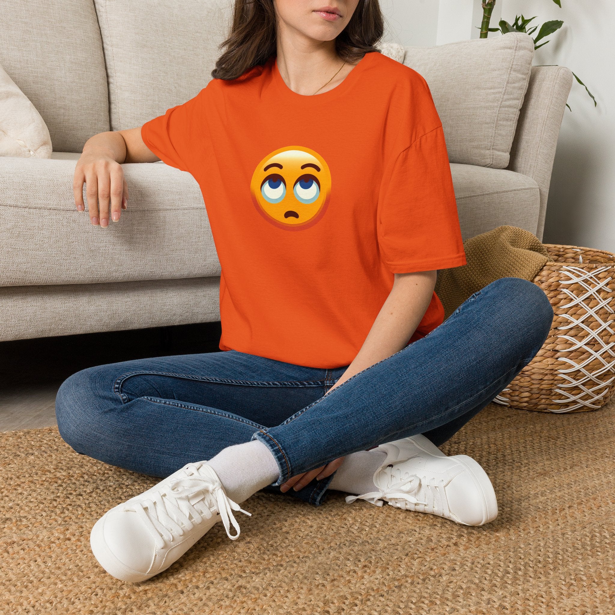 Camiseta unisex de estilo suave con emoji de ojos en blanco | Camiseta gráfica informal para el día a día