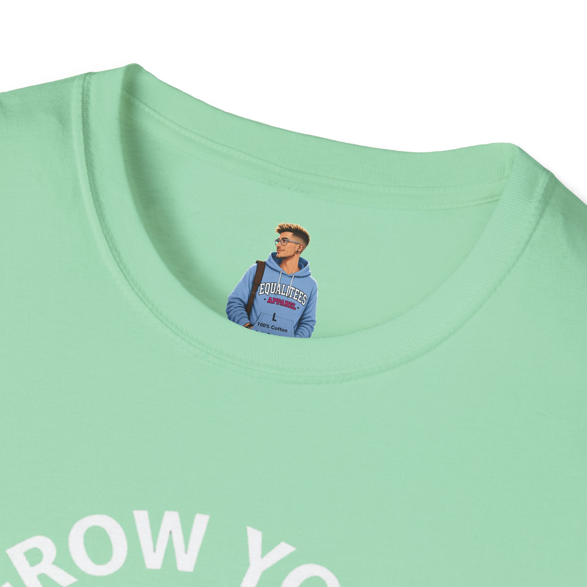 Camiseta unisex "Cultiva a tu manera" con orgullo trans - Diseño floral para amantes de la jardinería