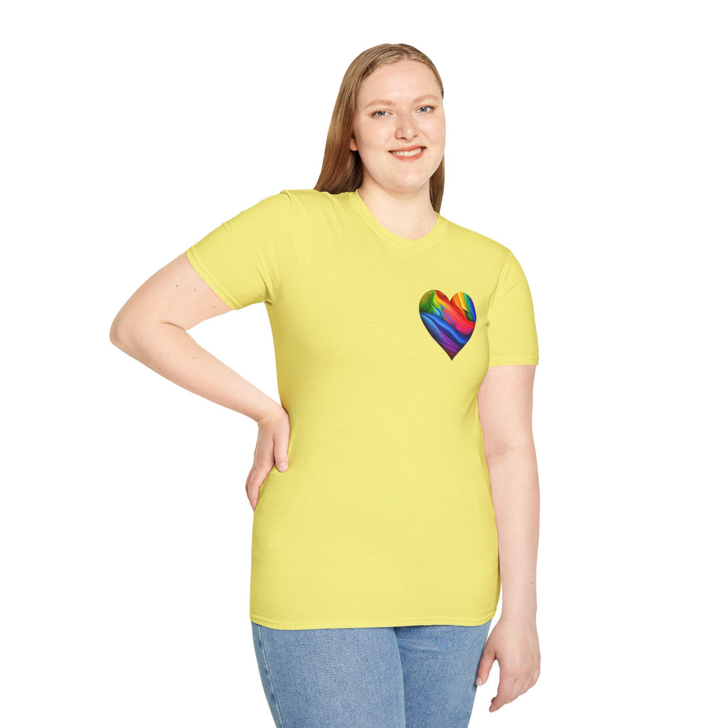 Camiseta unisex Softstyle - Diseño de corazón de orgullo con la frase 'La existencia es resistencia'