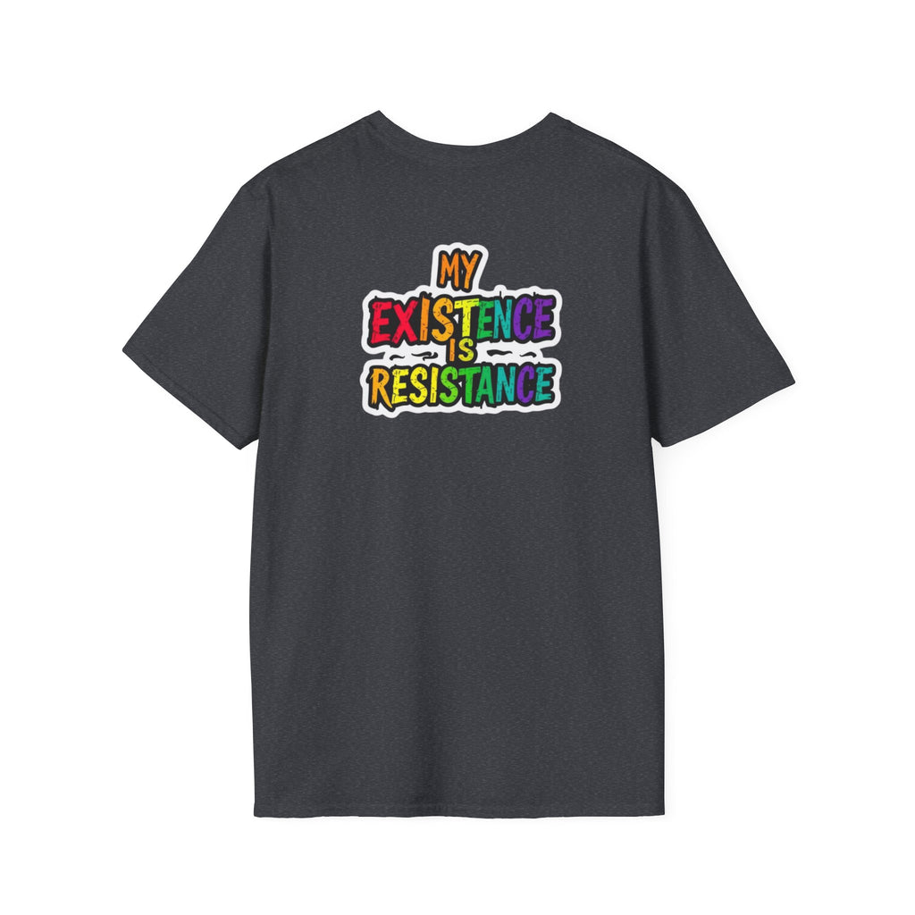 Camiseta unisex Softstyle - Diseño de corazón de orgullo con la frase 'La existencia es resistencia'