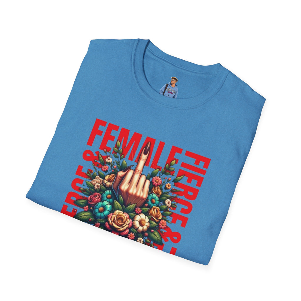 Camiseta unisex femenina Fierce: camiseta con estampado floral de estilo suave