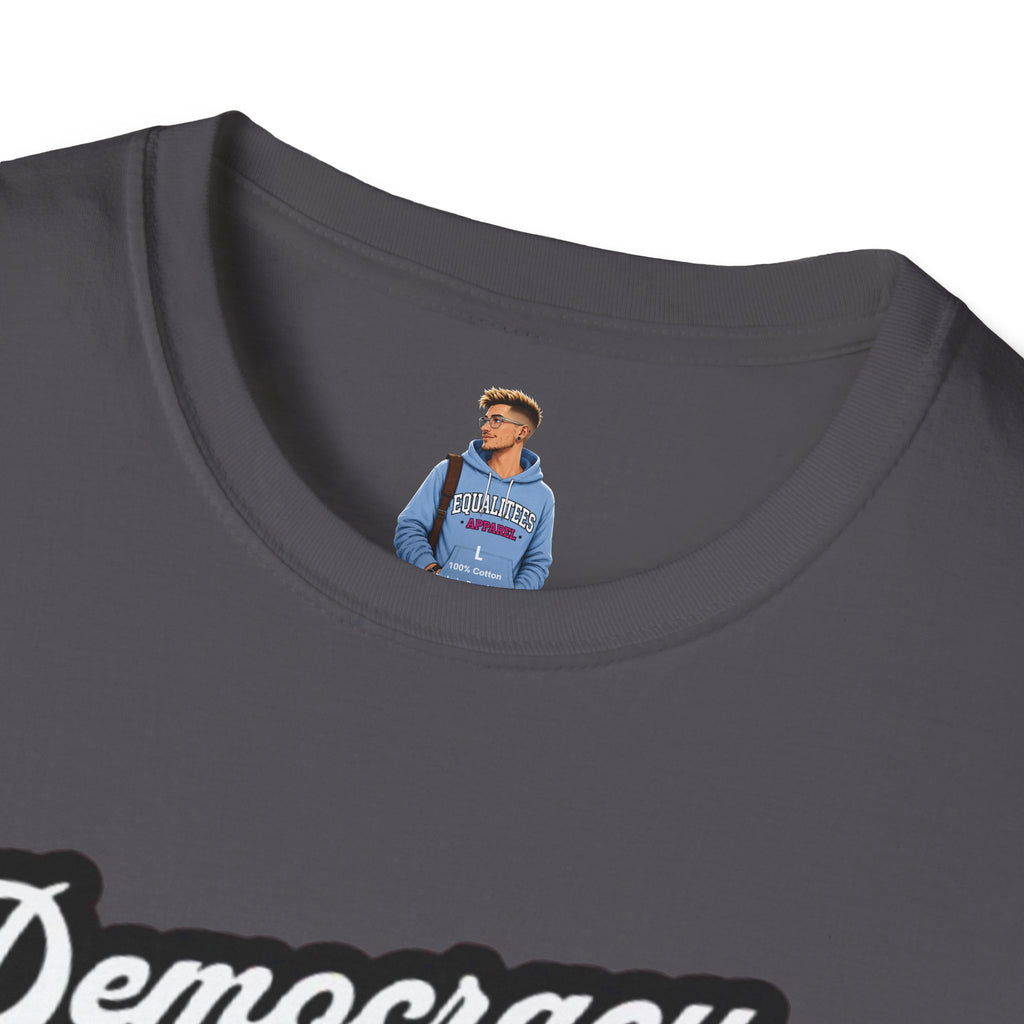 Camiseta unisex de estilo suave con gráficos "La democracia importa" y "Nosotros, el pueblo, estamos cabreados".