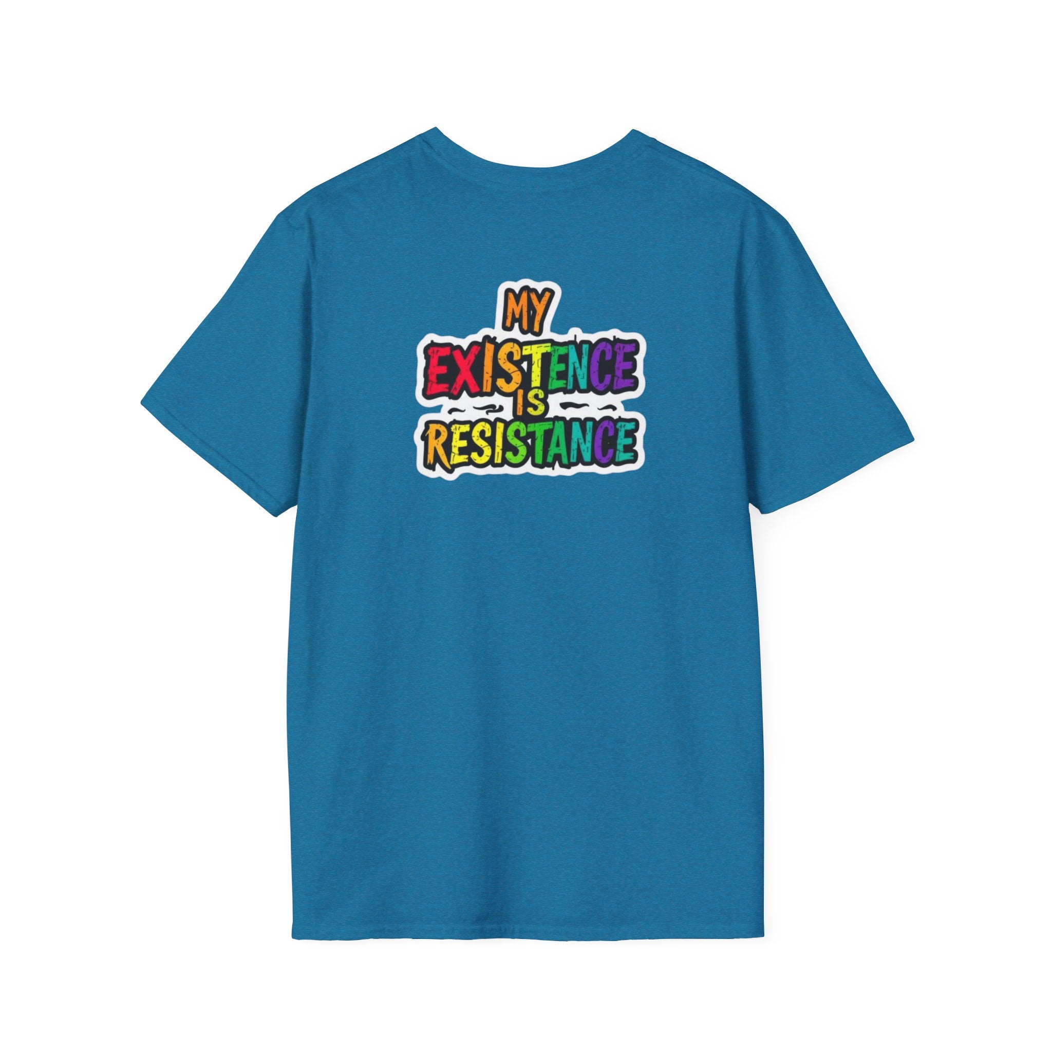 Camiseta unisex Softstyle - Diseño de corazón de orgullo con la frase 'La existencia es resistencia'