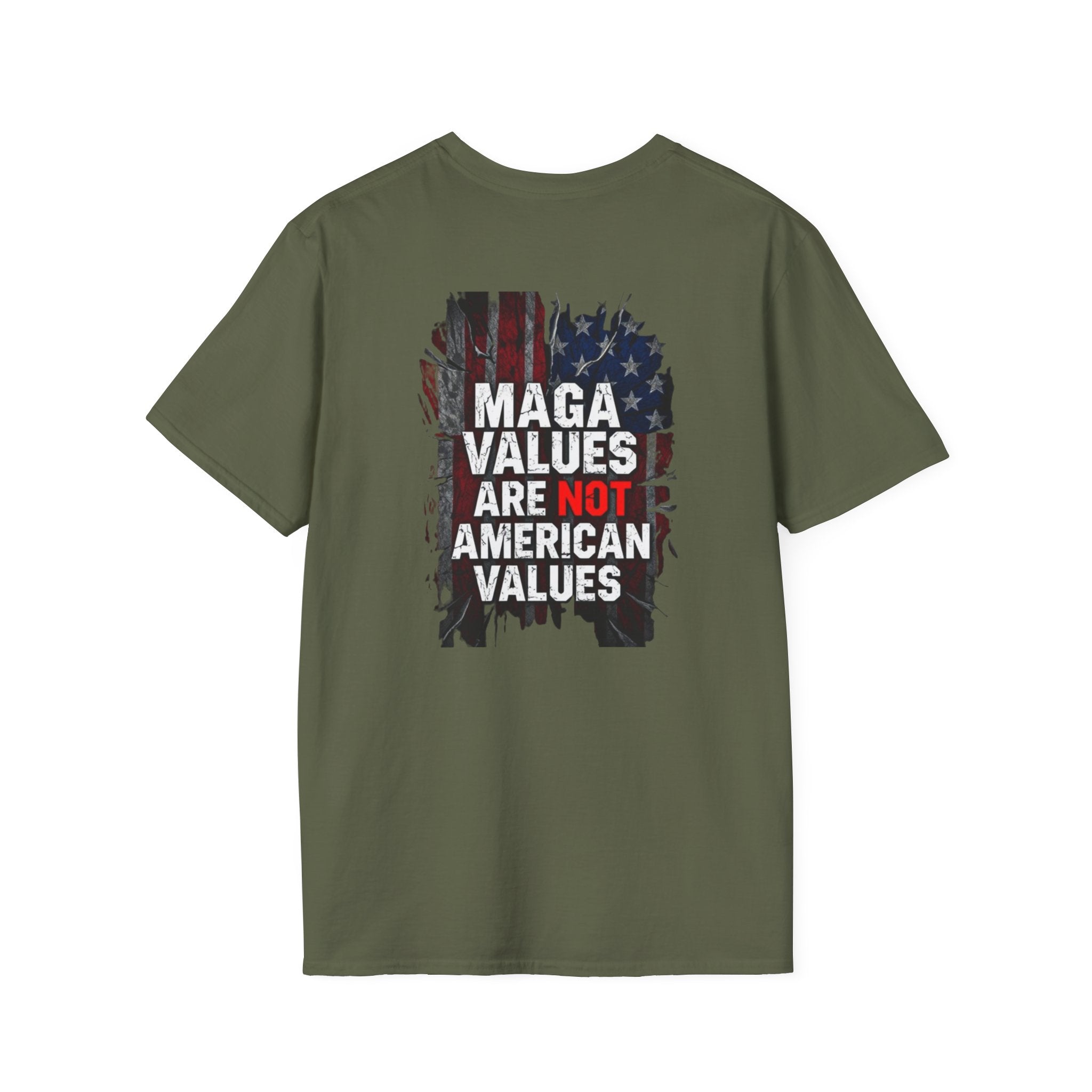 Camiseta unisex de estilo suave con gráficos "El Pueblo Unido" y "Los valores MAGA no son valores estadounidenses".