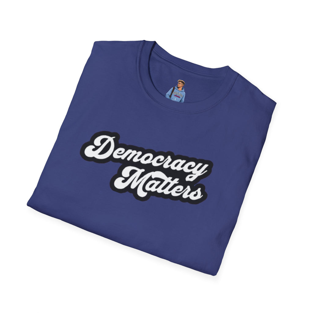 Camiseta unisex de estilo suave con gráficos "La democracia importa" y "Nosotros, el pueblo, estamos cabreados".