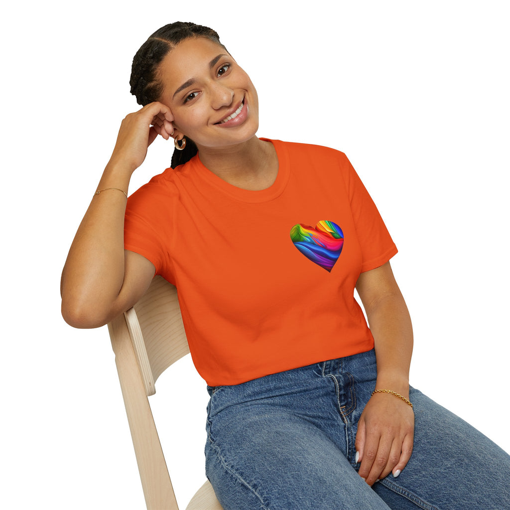 Camiseta unisex Softstyle - Diseño de corazón de orgullo con la frase 'La existencia es resistencia'