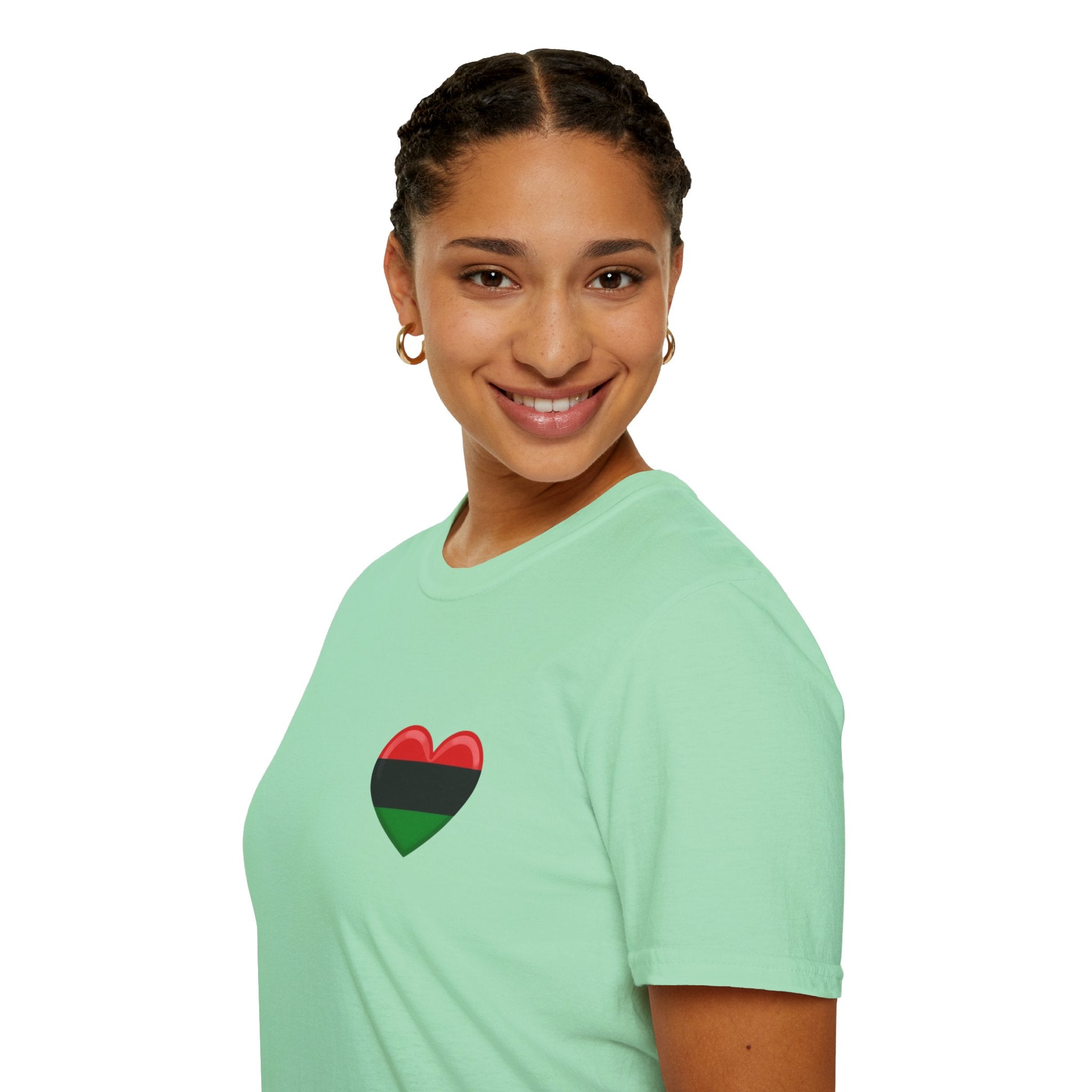 Camiseta unisex de estilo suave Unity and Heritage con corazón panafricano
