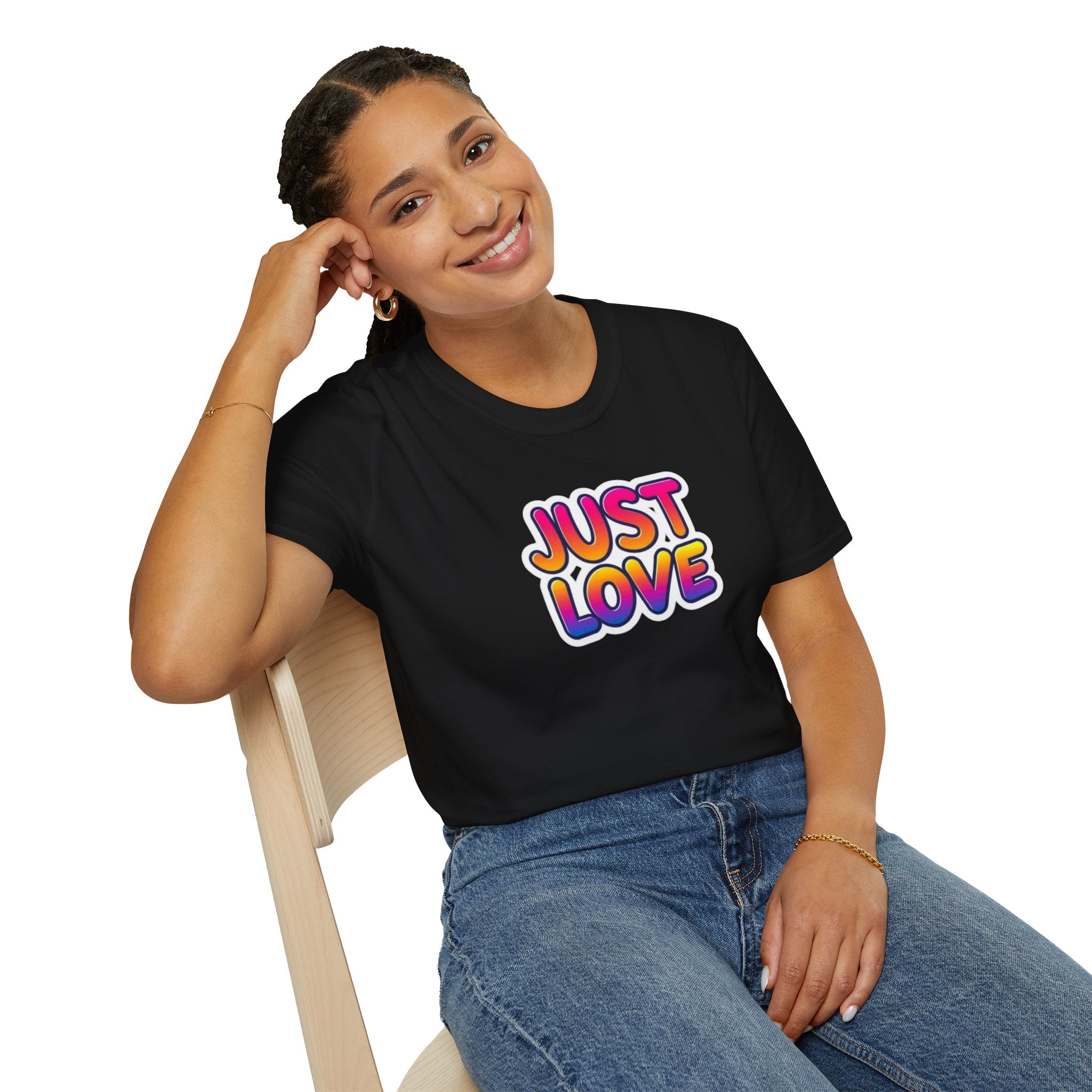 Camiseta unisex de estilo suave Just Love | Perfecta para el orgullo, los aniversarios y el uso diario