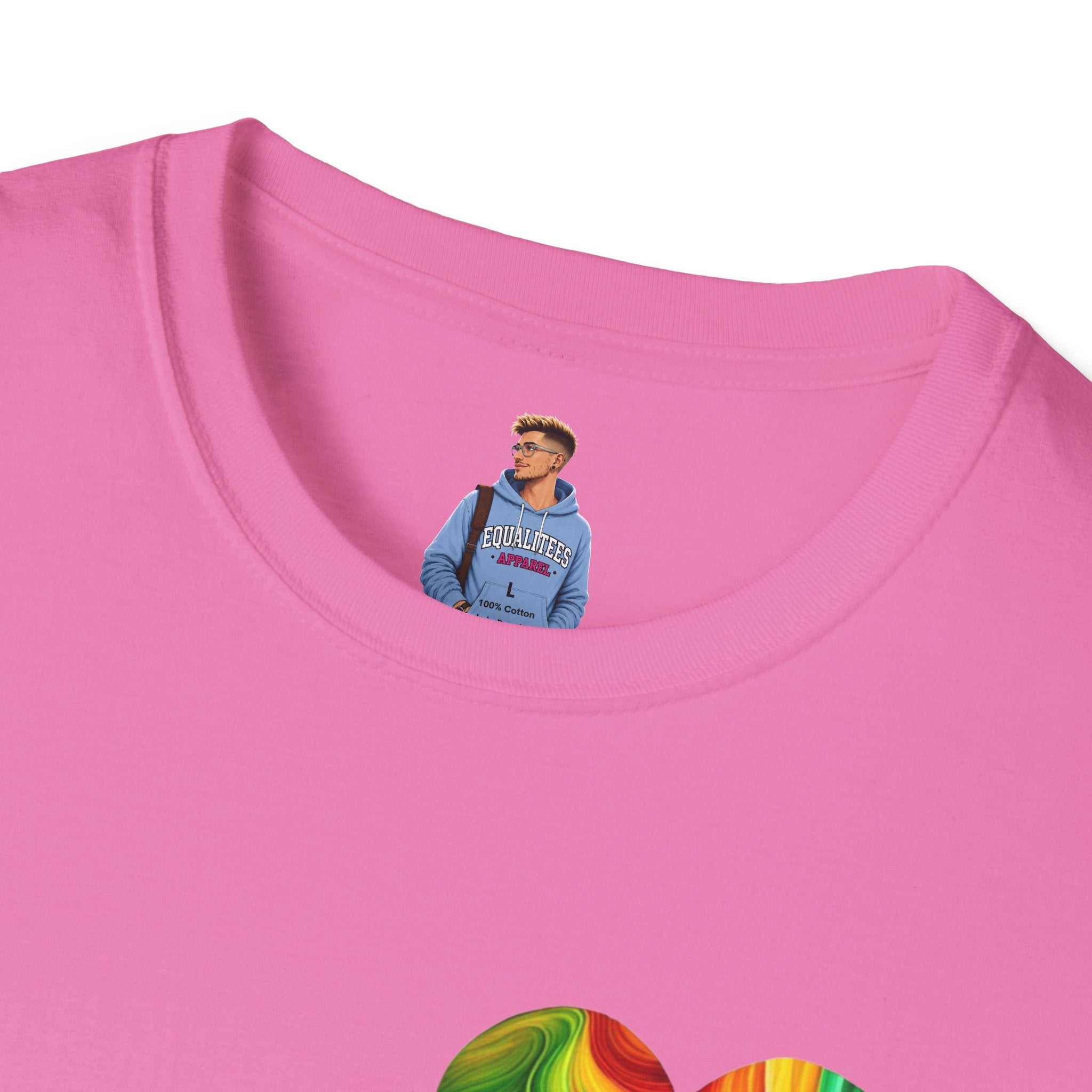 Camiseta unisex Softstyle - Diseño de corazón de orgullo con la frase 'La existencia es resistencia'
