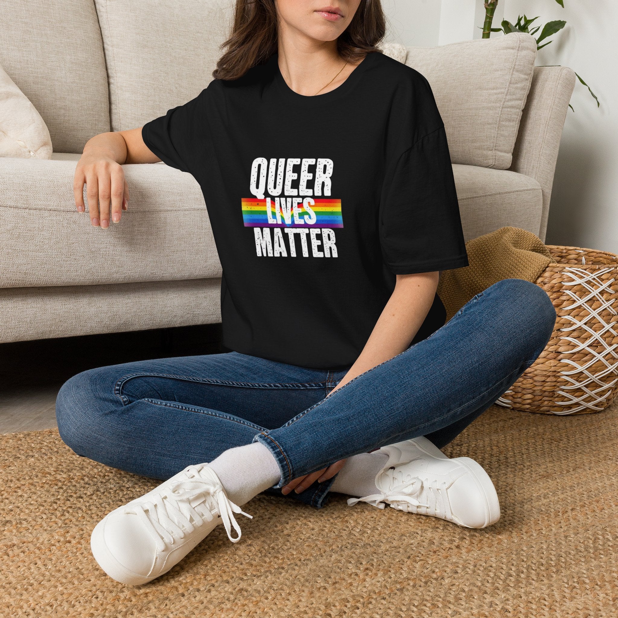 Camiseta unisex de estilo suave "Queer Lives Matter" - Apoya los derechos LGBTQ+