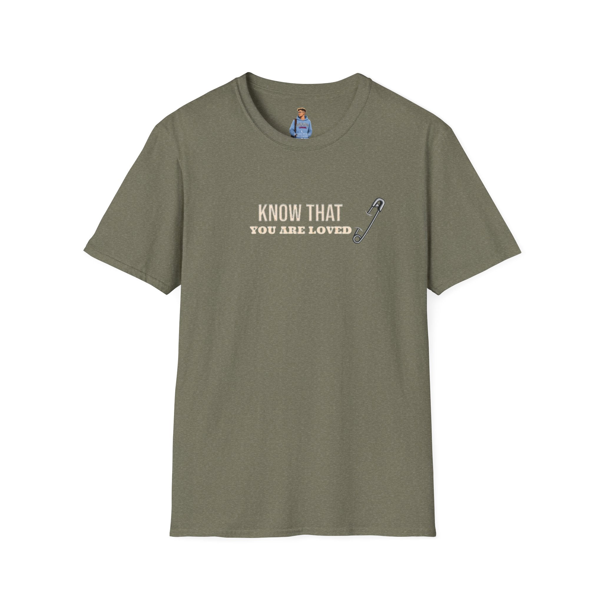 Camiseta unisex de estilo suave con el mensaje "Sepa que es amado" e inspiradora "Safety Pin"