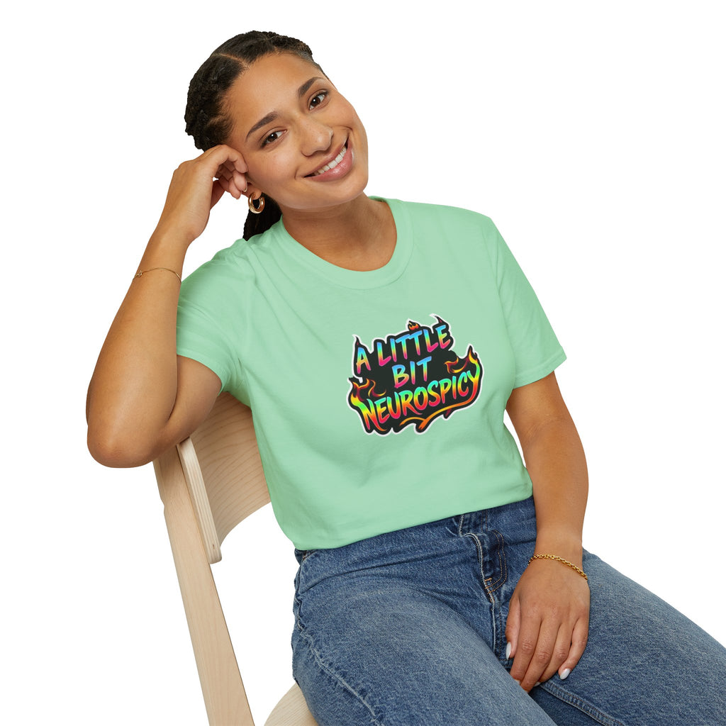 Camiseta unisex de estilo suave A Little Bit Neurospicy: camiseta gráfica divertida y peculiar para la conciencia neurodivergente