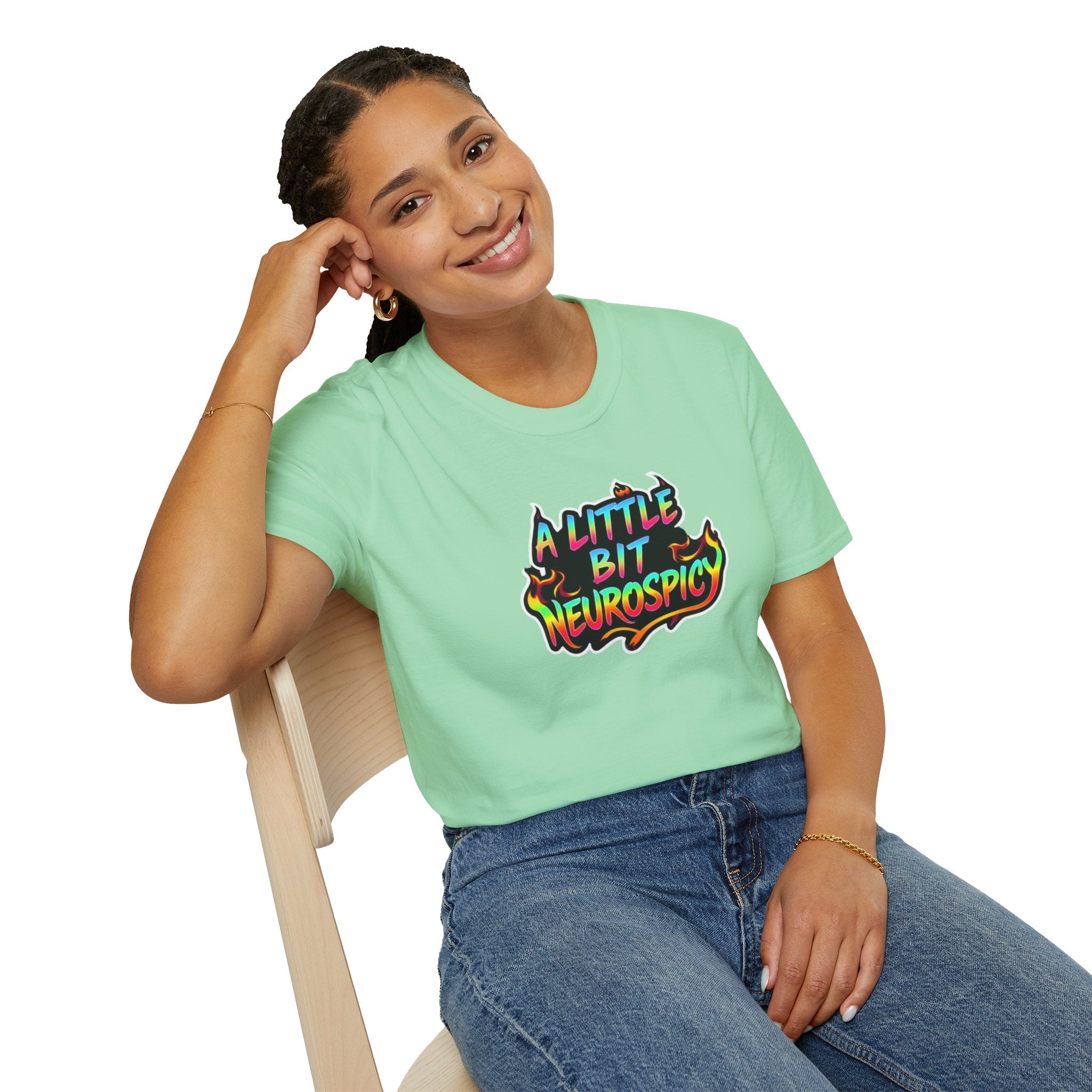 Camiseta unisex de estilo suave A Little Bit Neurospicy: camiseta gráfica divertida y peculiar para la conciencia neurodivergente