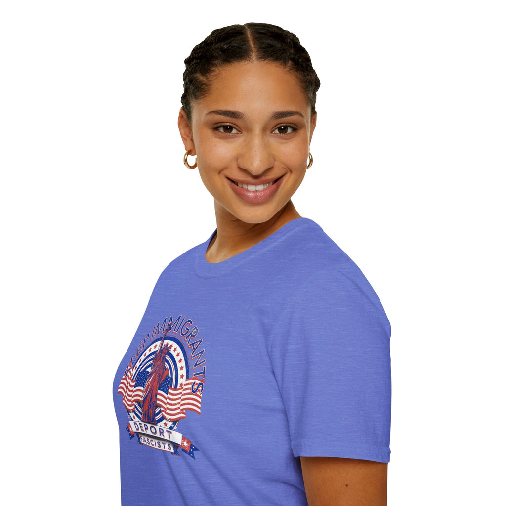 Camiseta unisex Patriota estadounidense: Mantengamos a los inmigrantes y deportemos a los fascistas: celebremos la libertad y la diversidad