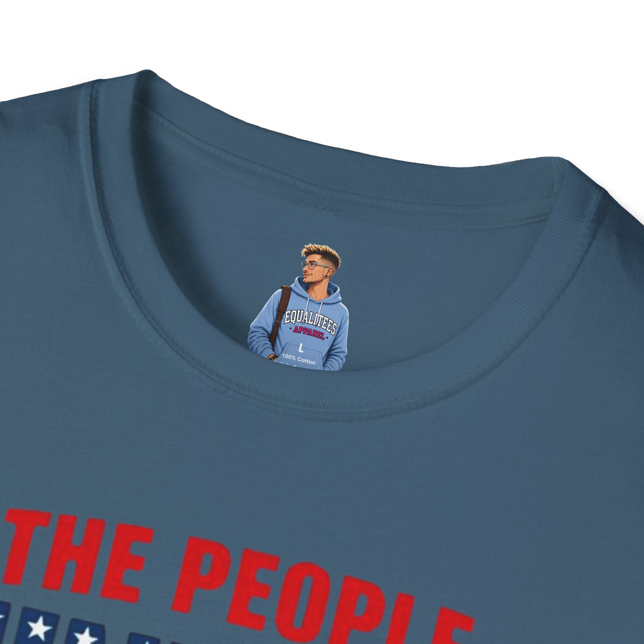 Camiseta unisex de estilo suave con gráficos "El Pueblo Unido" y "Los valores MAGA no son valores estadounidenses".