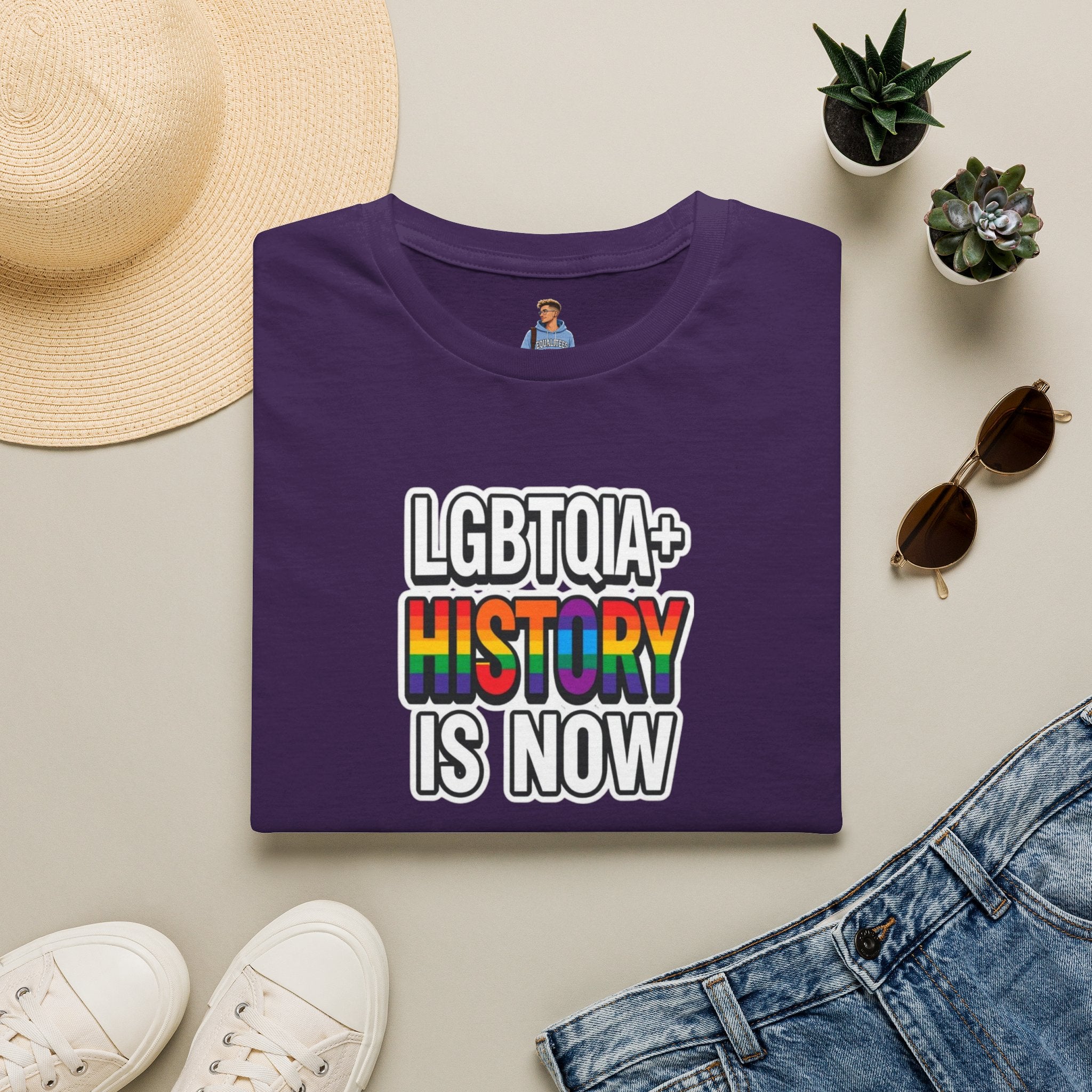 Camiseta unisex de estilo suave con la historia LGBTQIA+ ahora