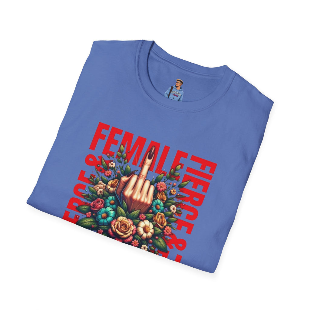 Camiseta unisex femenina Fierce: camiseta con estampado floral de estilo suave