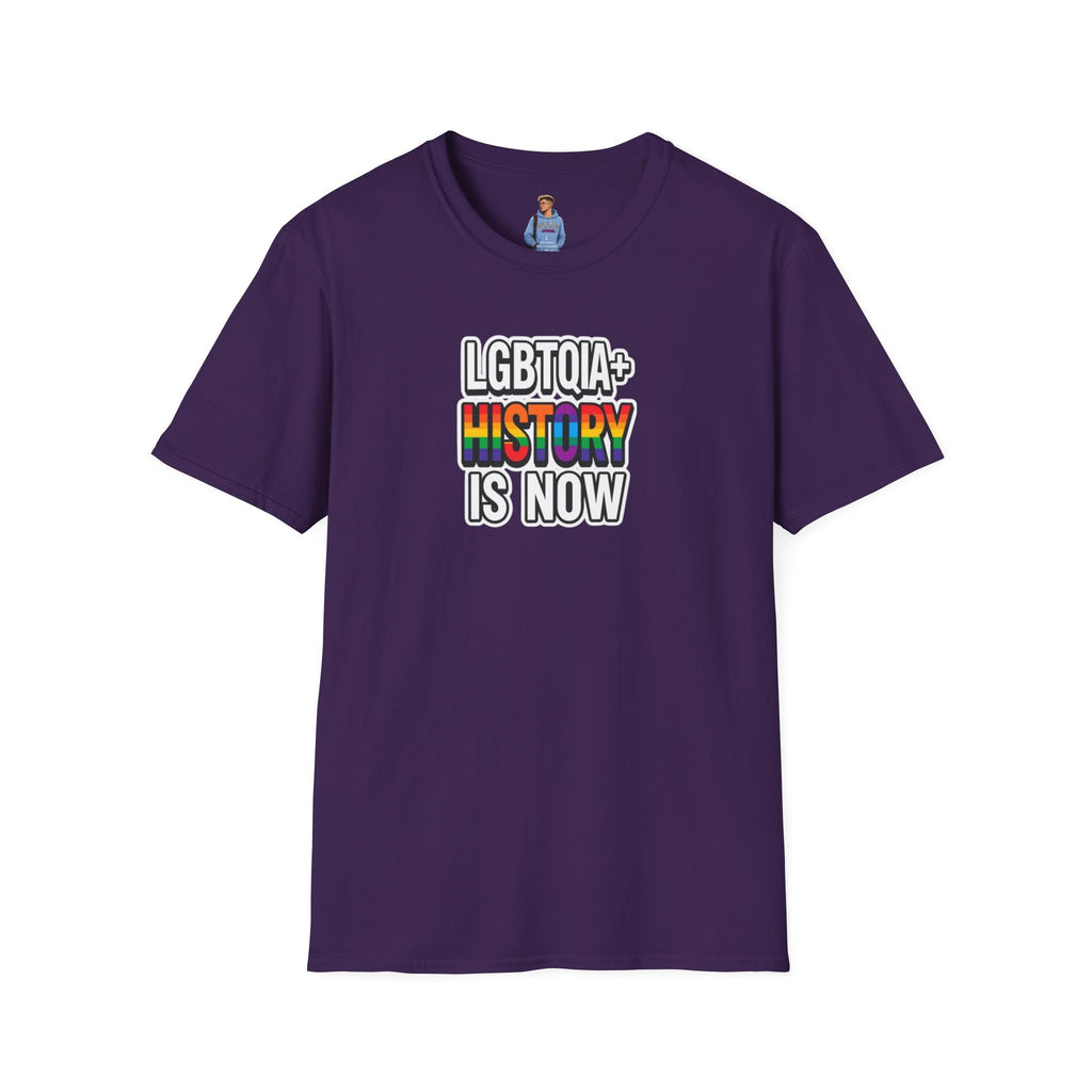 Camiseta unisex de estilo suave con la historia LGBTQIA+ ahora
