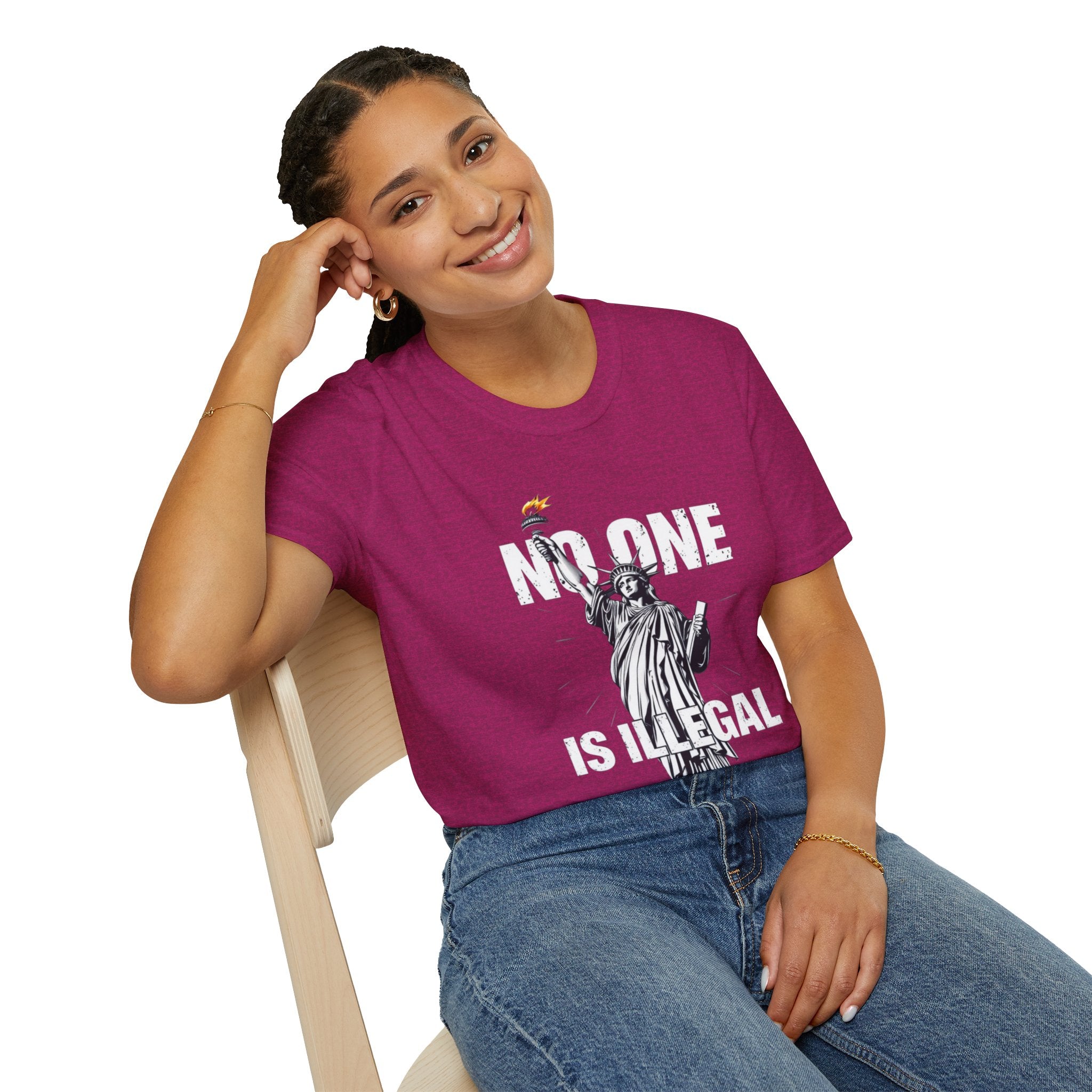 Camiseta unisex de estilo suave: camiseta gráfica con el lema "Nadie es ilegal" para defensores de la justicia social
