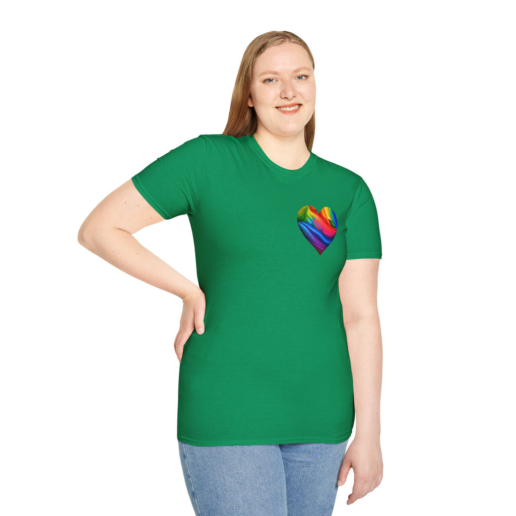 Camiseta unisex Softstyle - Diseño de corazón de orgullo con la frase 'La existencia es resistencia'
