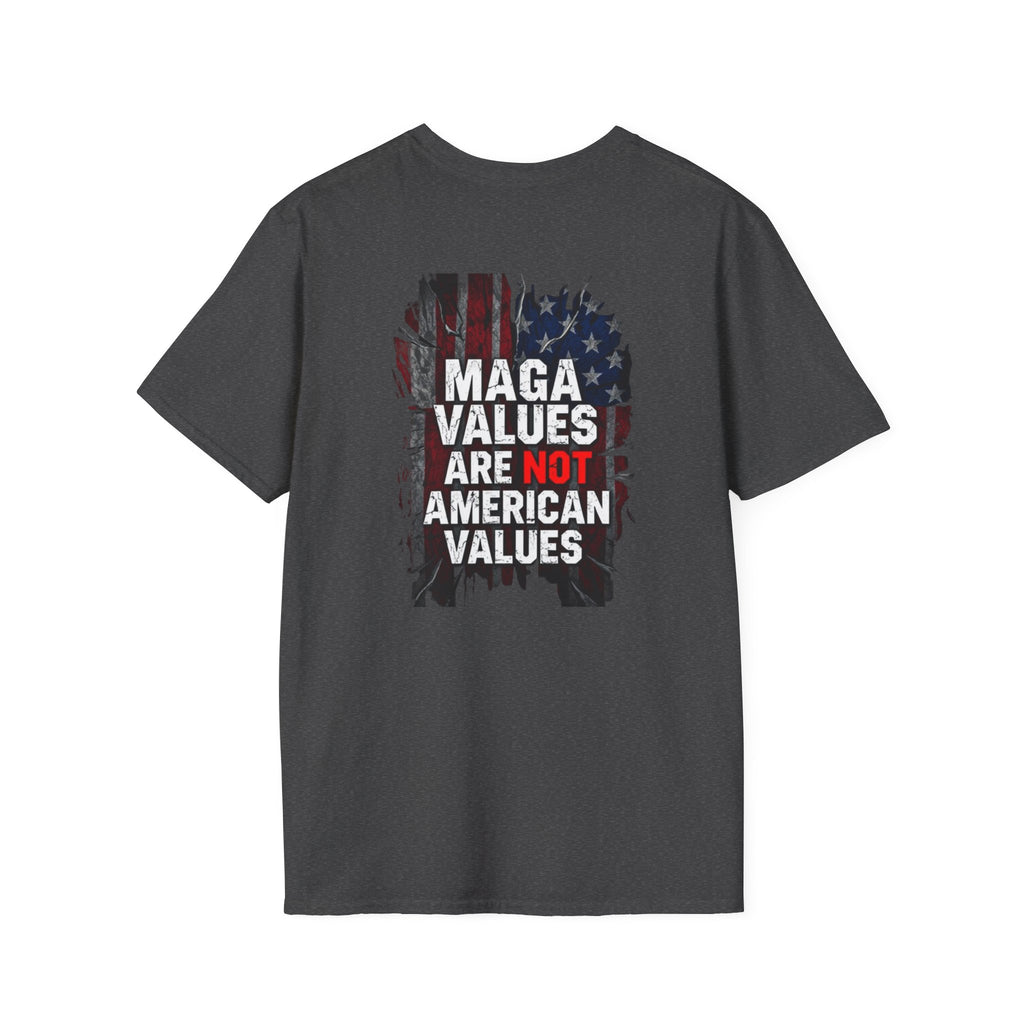 Camiseta unisex de estilo suave con gráficos "El Pueblo Unido" y "Los valores MAGA no son valores estadounidenses".