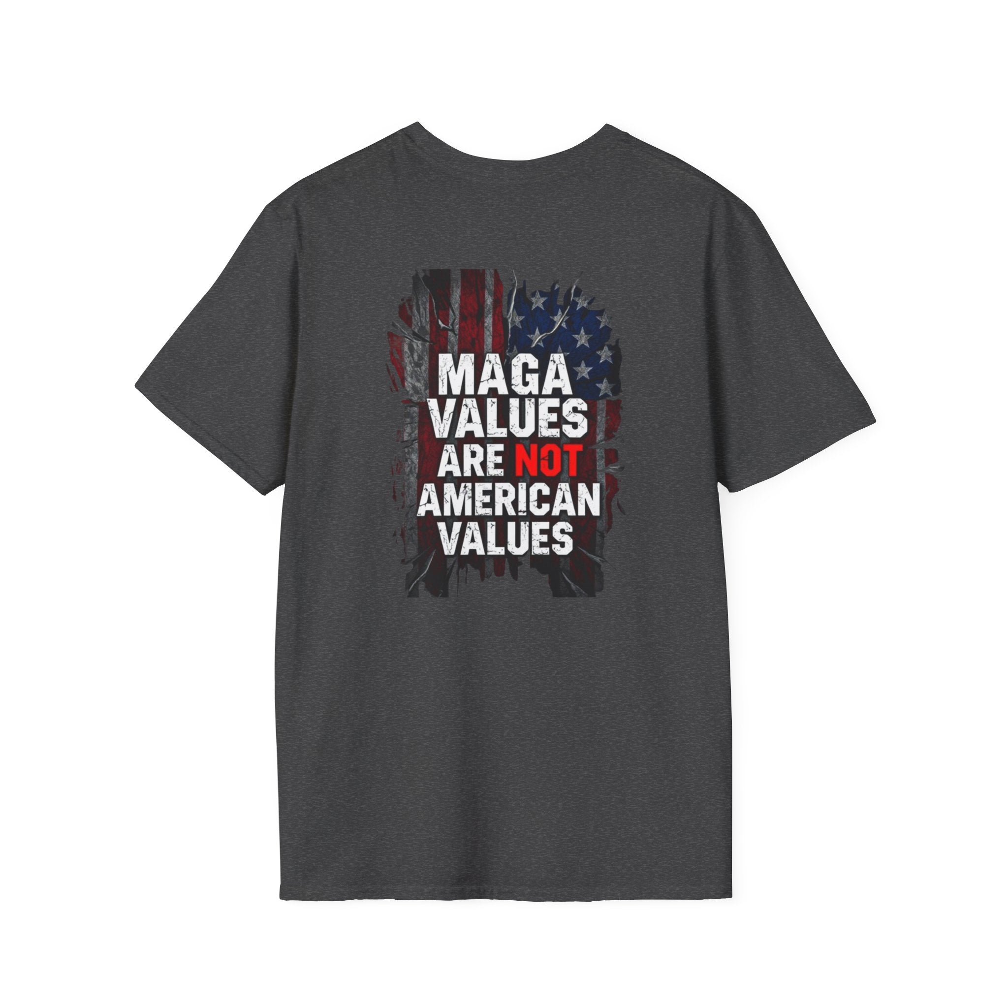 Camiseta unisex de estilo suave con gráficos "El Pueblo Unido" y "Los valores MAGA no son valores estadounidenses".
