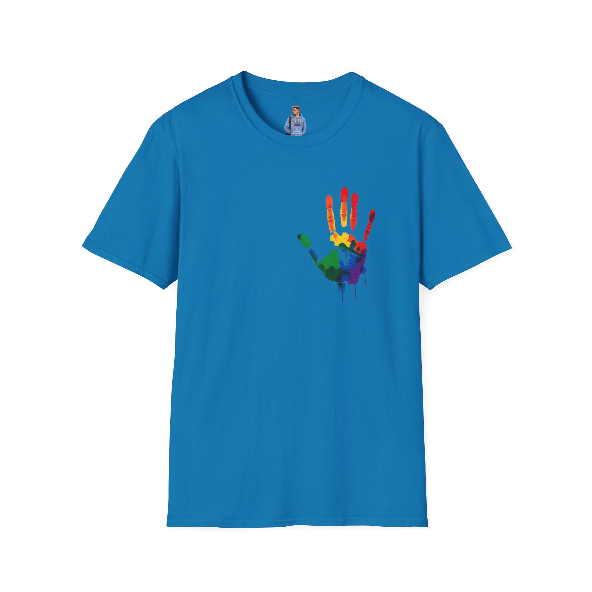 Camiseta unisex de estilo suave con arte inclusivo: «Huella de arcoíris, todos pertenecemos»