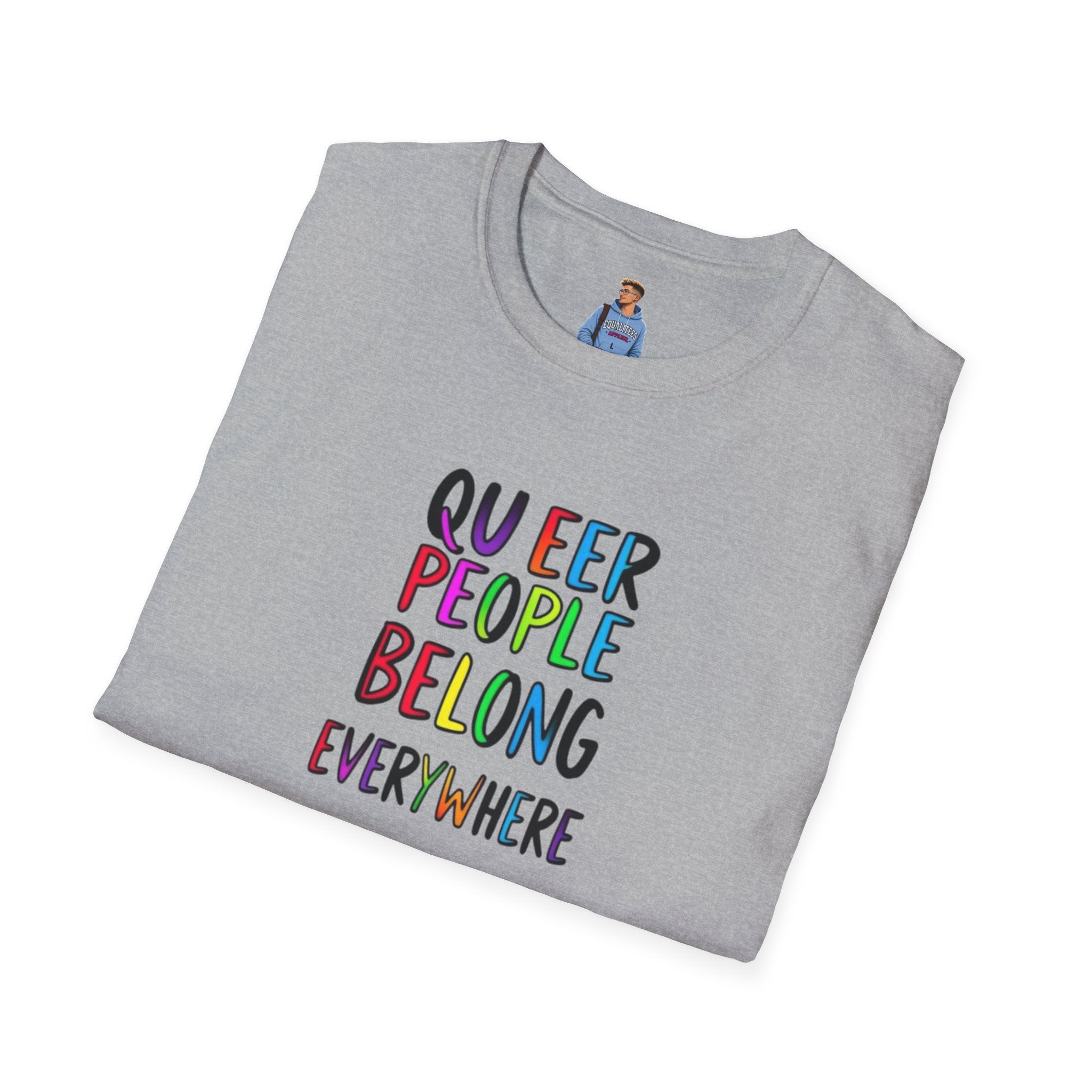 Camiseta unisex de estilo suave Queer Pride: "Las personas queer pertenecen a todas partes"