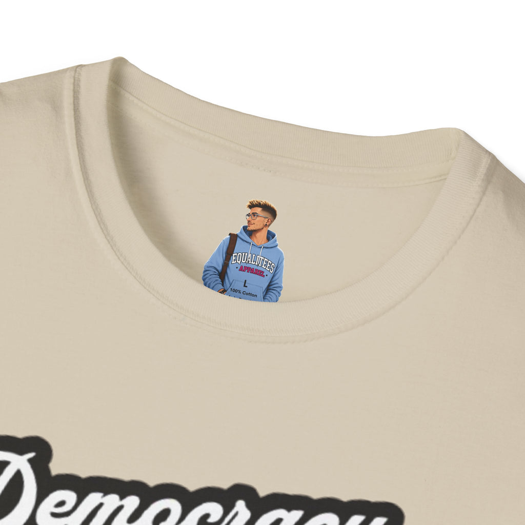 Camiseta unisex de estilo suave con gráficos "La democracia importa" y "Nosotros, el pueblo, estamos cabreados".