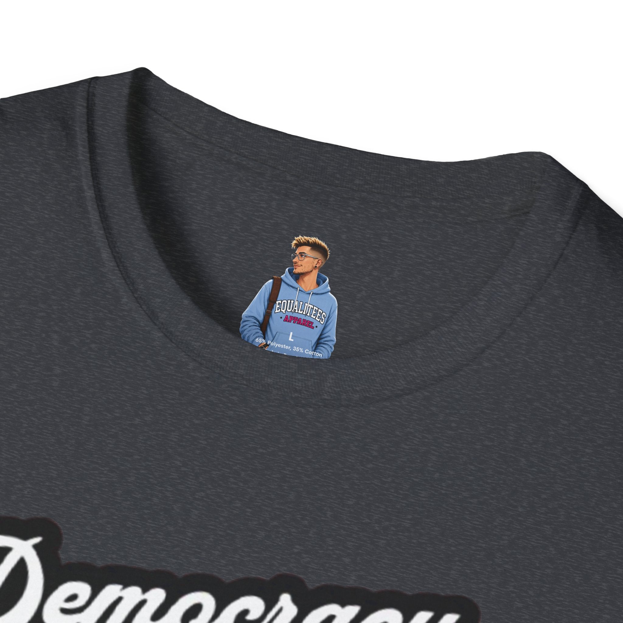 Camiseta unisex de estilo suave con gráficos "La democracia importa" y "Nosotros, el pueblo, estamos cabreados".