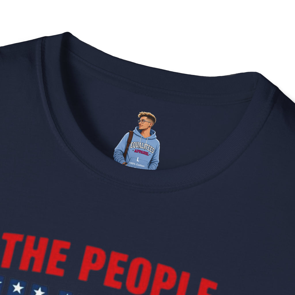 Camiseta unisex de estilo suave con gráficos "El Pueblo Unido" y "Los valores MAGA no son valores estadounidenses".