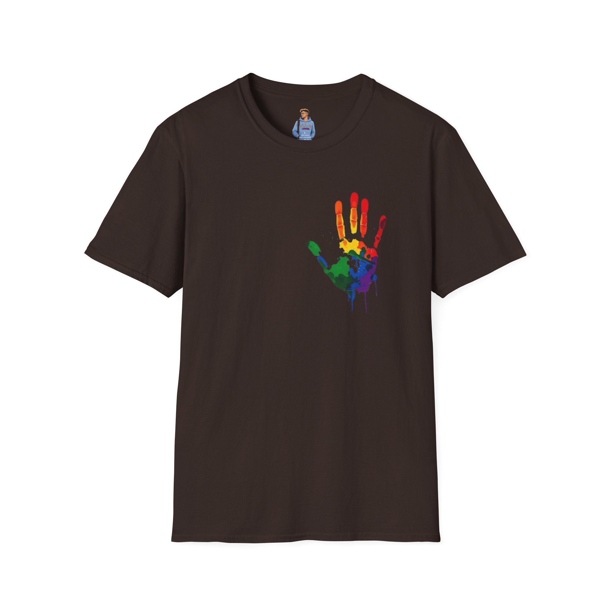 Camiseta unisex de estilo suave con arte inclusivo: «Huella de arcoíris, todos pertenecemos»