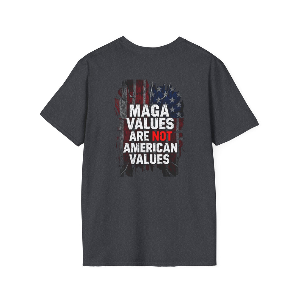 Camiseta unisex de estilo suave con gráficos "El Pueblo Unido" y "Los valores MAGA no son valores estadounidenses".