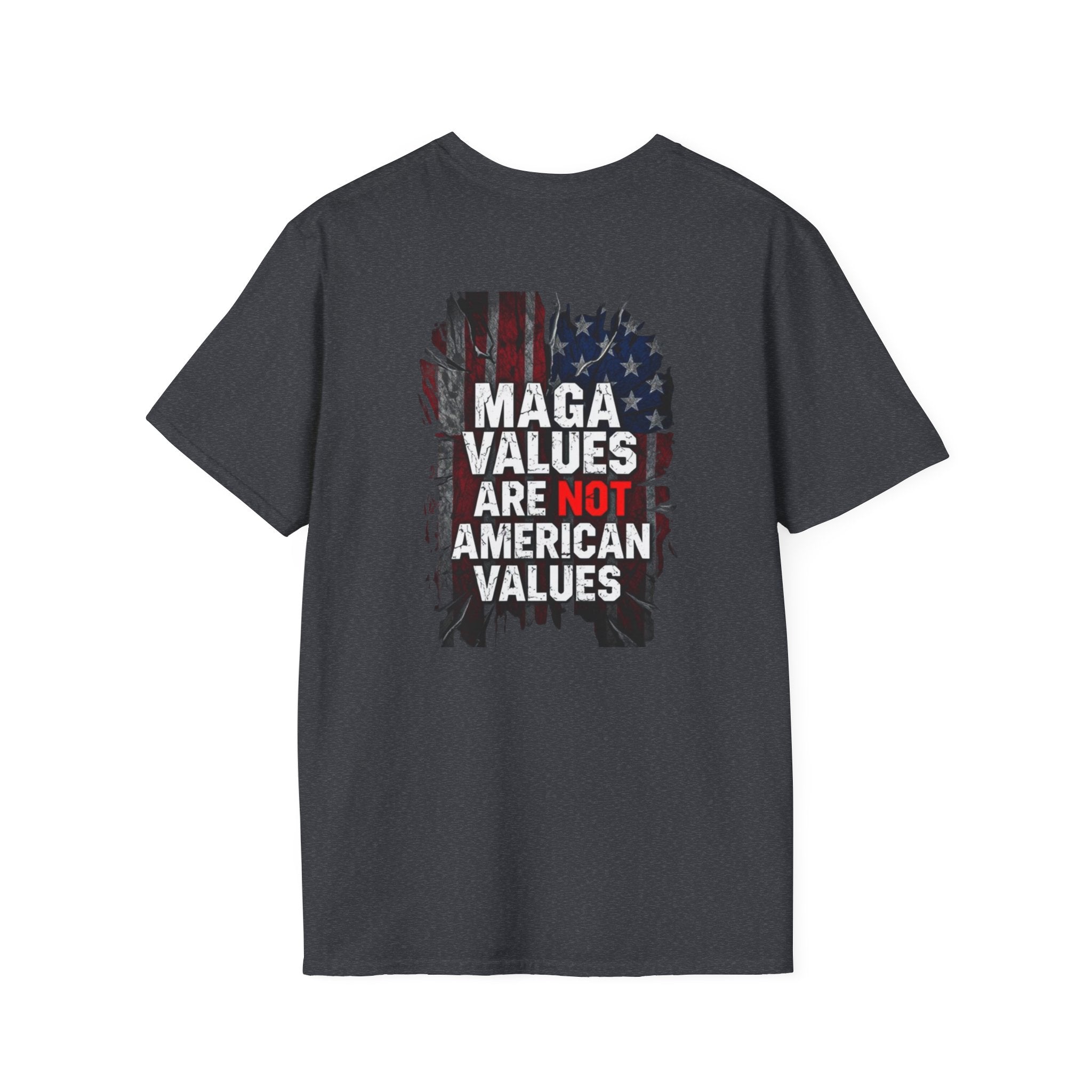 Camiseta unisex de estilo suave con gráficos "El Pueblo Unido" y "Los valores MAGA no son valores estadounidenses".