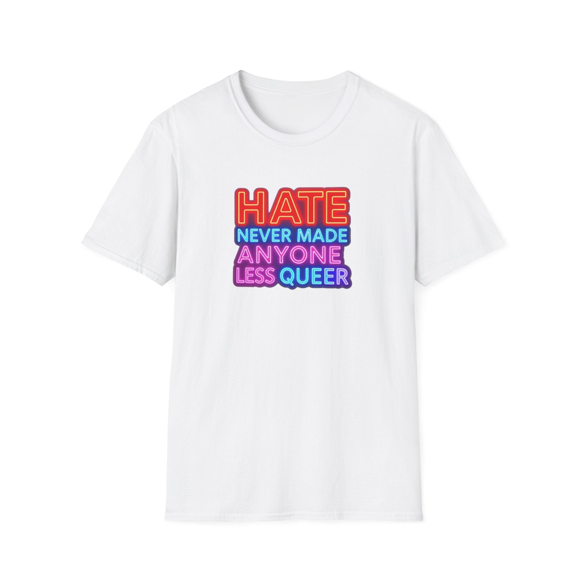 Camiseta unisex Orgullo LGBTQ+: "El odio nunca ha hecho a nadie menos queer" y "Todos pertenecemos".