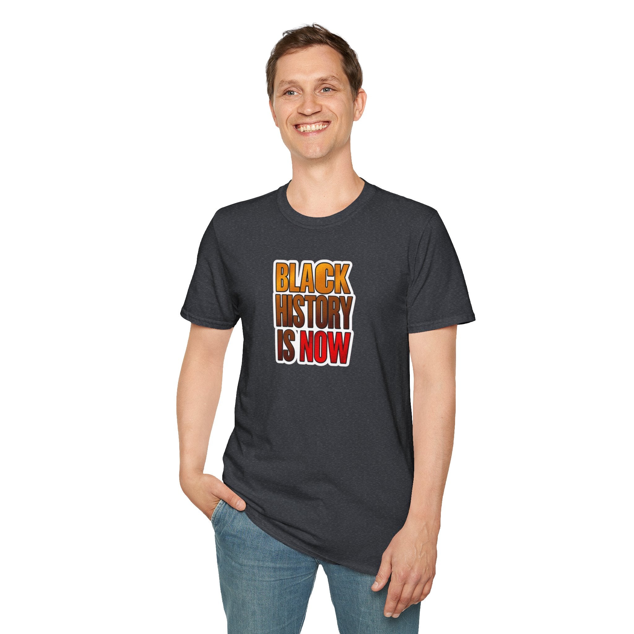 Camiseta unisex Softstyle: camiseta inspiradora "La historia negra es ahora"
