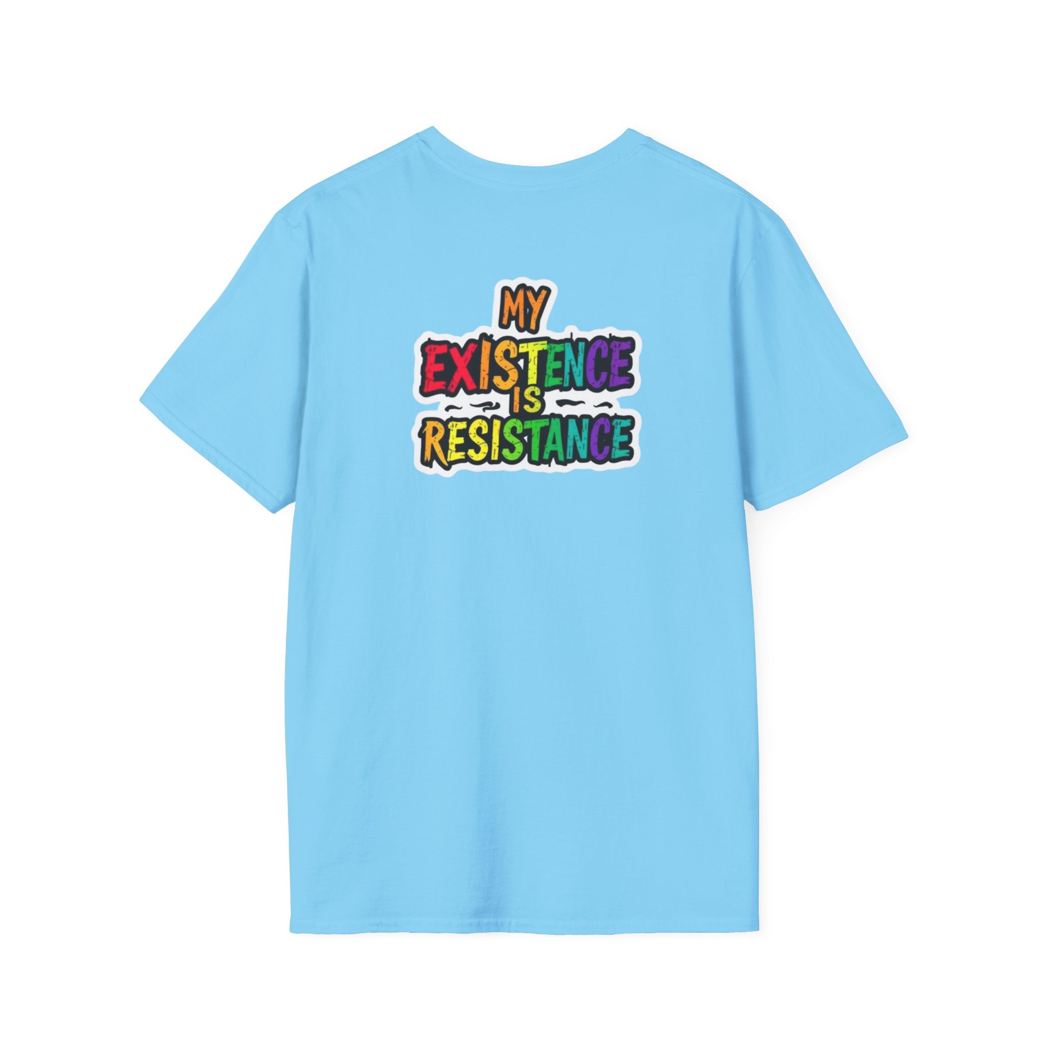 Camiseta unisex Softstyle - Diseño de corazón de orgullo con la frase 'La existencia es resistencia'