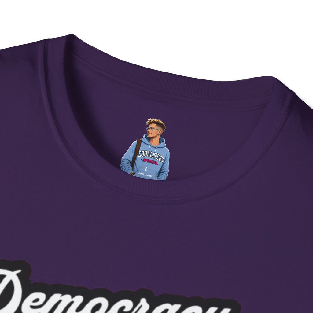 Camiseta unisex de estilo suave con gráficos "La democracia importa" y "Nosotros, el pueblo, estamos cabreados".