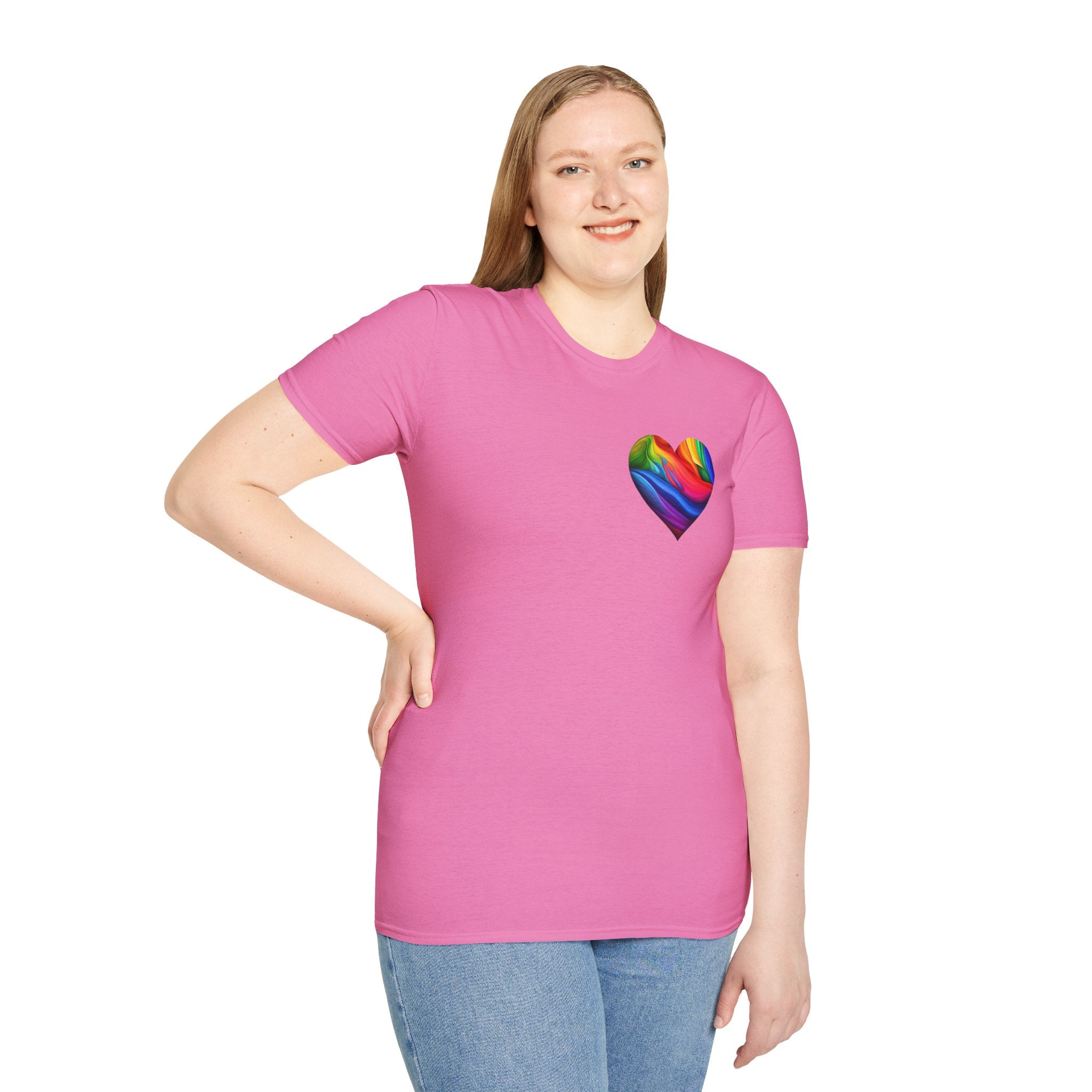 Camiseta unisex Softstyle - Diseño de corazón de orgullo con la frase 'La existencia es resistencia'