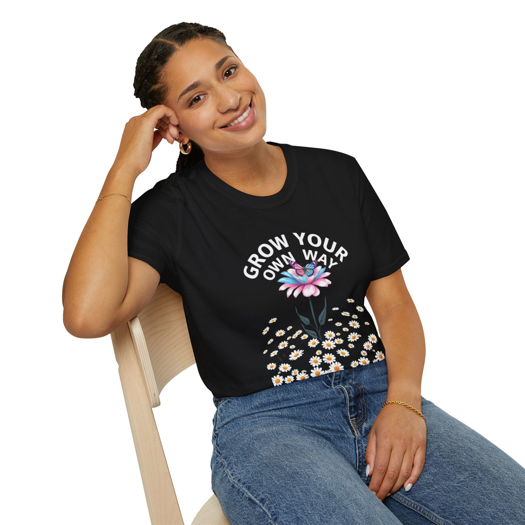 Camiseta unisex "Cultiva a tu manera" con orgullo trans - Diseño floral para amantes de la jardinería