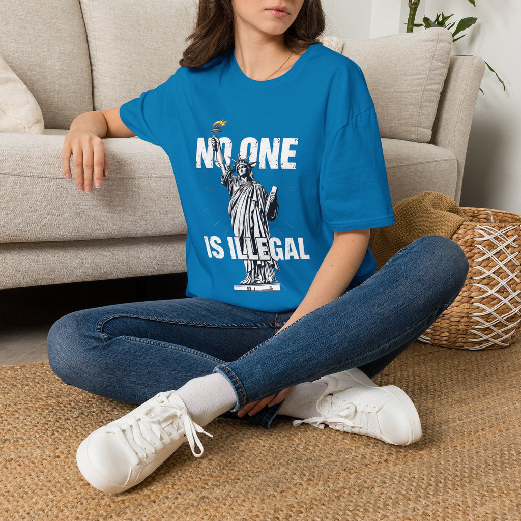 Camiseta unisex de estilo suave: camiseta gráfica con el lema "Nadie es ilegal" para defensores de la justicia social