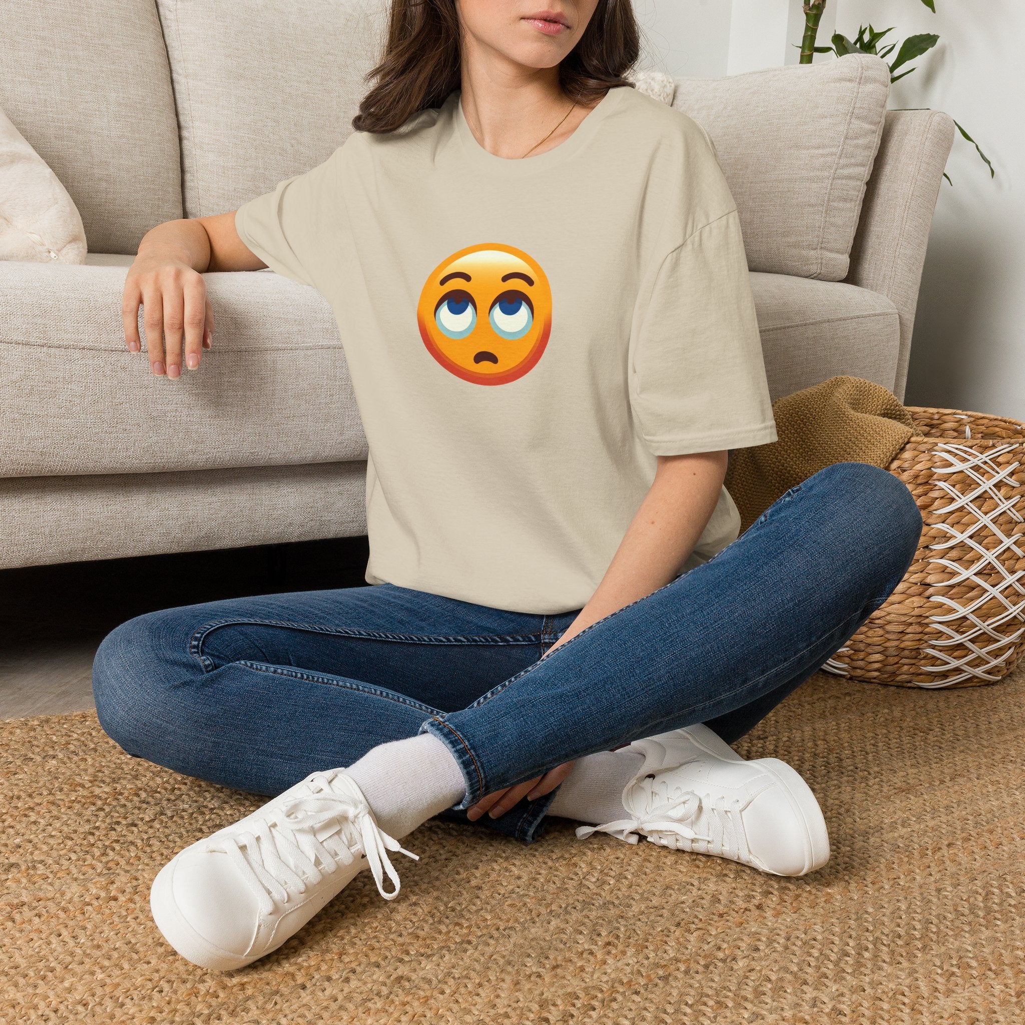 Camiseta unisex de estilo suave con emoji de ojos en blanco | Camiseta gráfica informal para el día a día