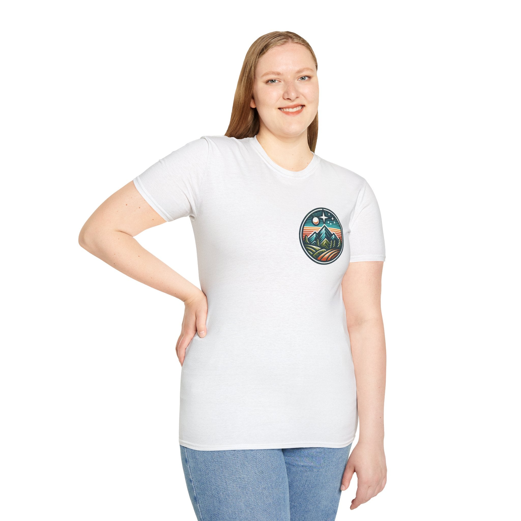 Camiseta unisex de estilo suave para aventuras al aire libre: diseño "Escucha lo salvaje: la naturaleza es mi religión"