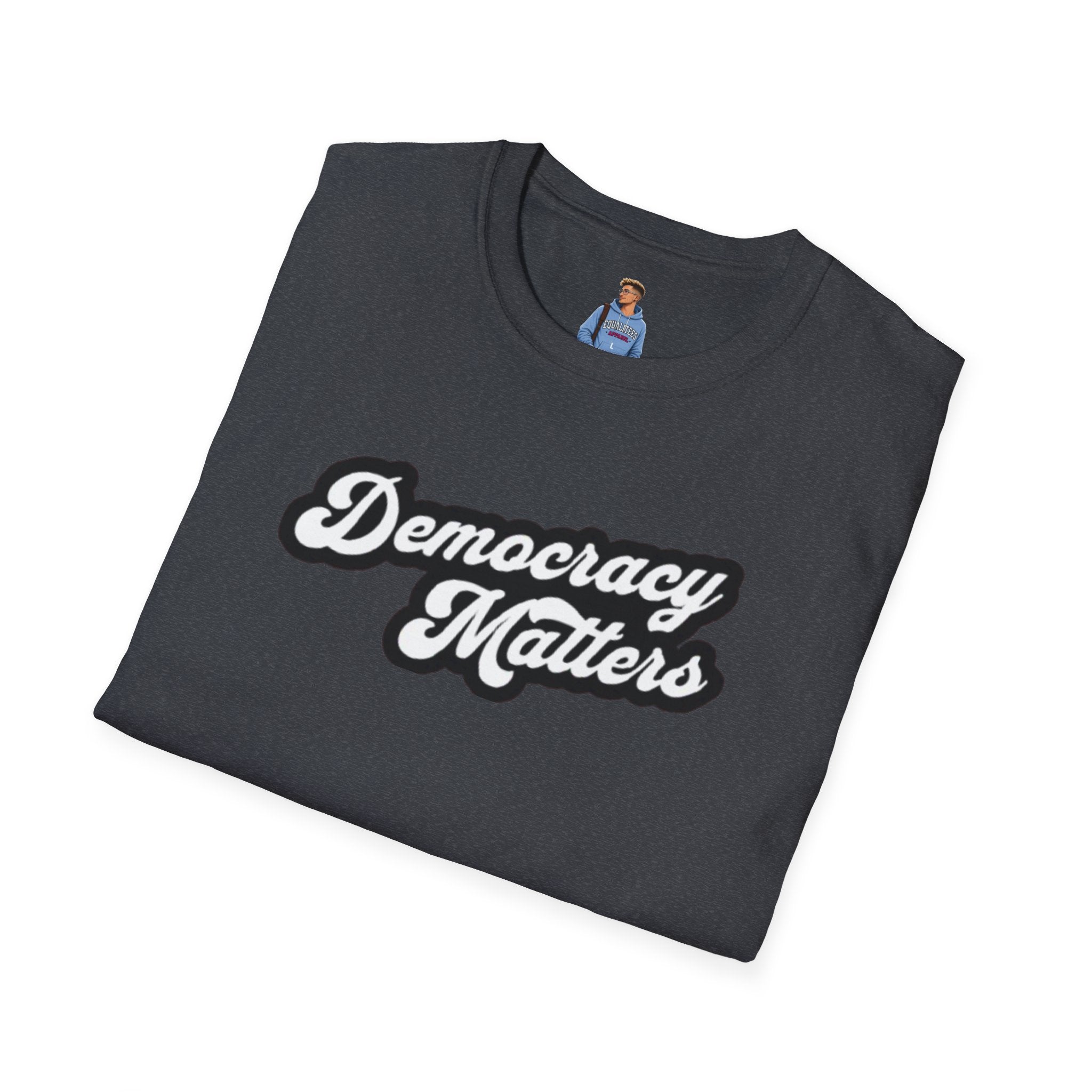 Camiseta unisex de estilo suave con gráficos "La democracia importa" y "Nosotros, el pueblo, estamos cabreados".