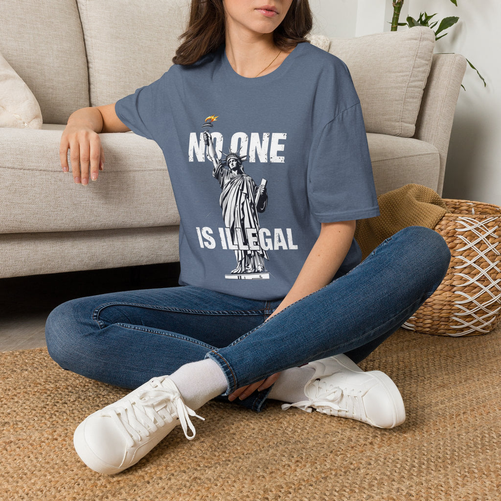Camiseta unisex de estilo suave: camiseta gráfica con el lema "Nadie es ilegal" para defensores de la justicia social