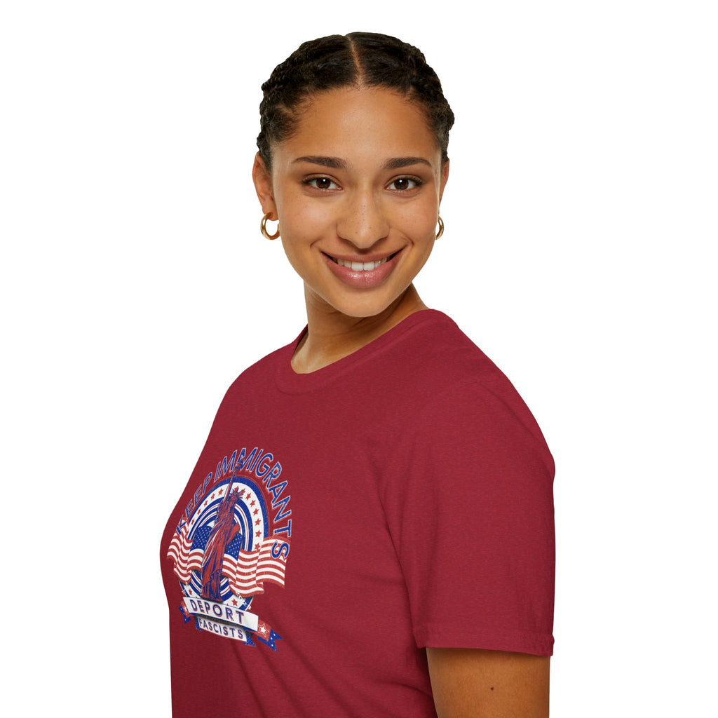 Camiseta unisex Patriota estadounidense: Mantengamos a los inmigrantes y deportemos a los fascistas: celebremos la libertad y la diversidad