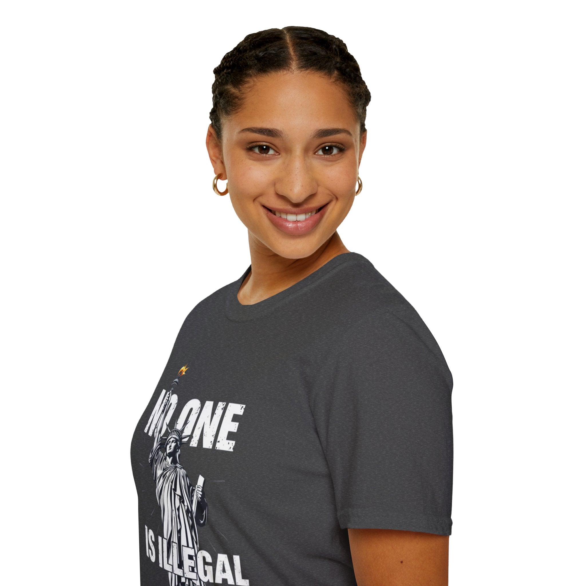Camiseta unisex de estilo suave: camiseta gráfica con el lema "Nadie es ilegal" para defensores de la justicia social